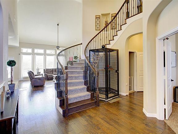 3rd image of 402 Ashlawn Dr
