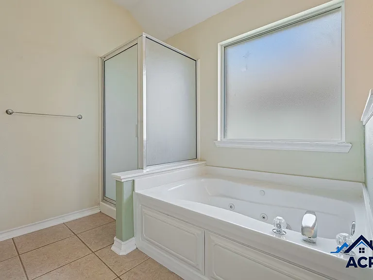5902 Sutherland Dr — Photo 8