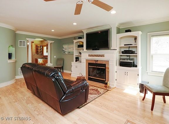 3rd image of 23008 W Lakeview Ave