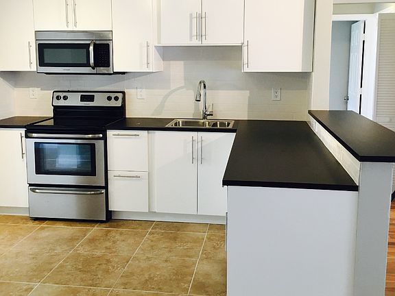 4th image of 2733 SW 46th Ct
