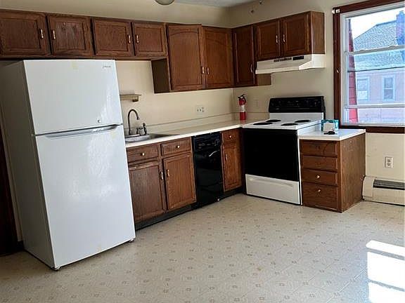 2nd image of 422 Smithfield Ave APT 5