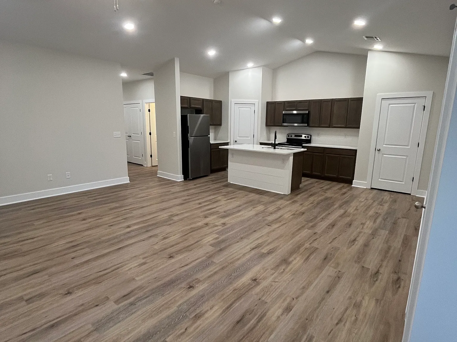 3 bed, 1203 sqft, $1,450 — Photo 2