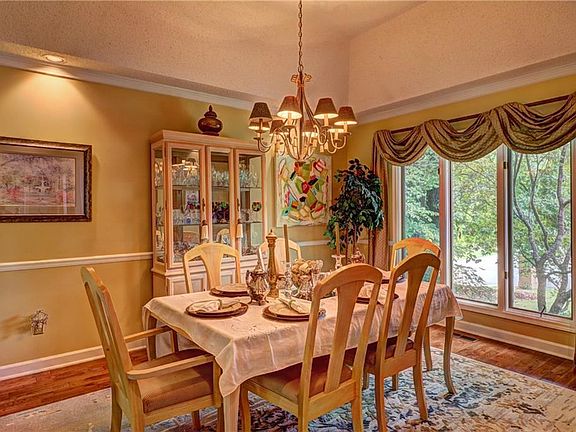 5th image of 105 Highlands Way