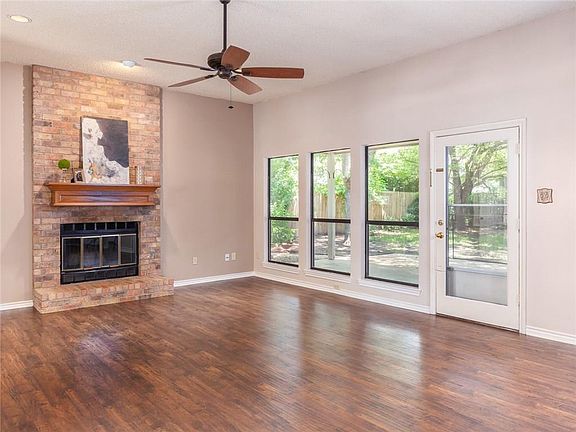 5th image of 202 Applewood Dr
