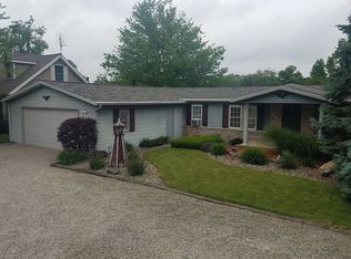 8832 E Crow Rd, Syracuse, IN 46567