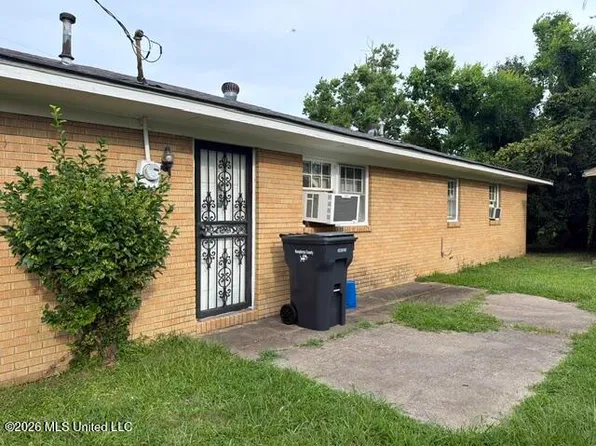 801 Pine St, Belzoni, MS 39038