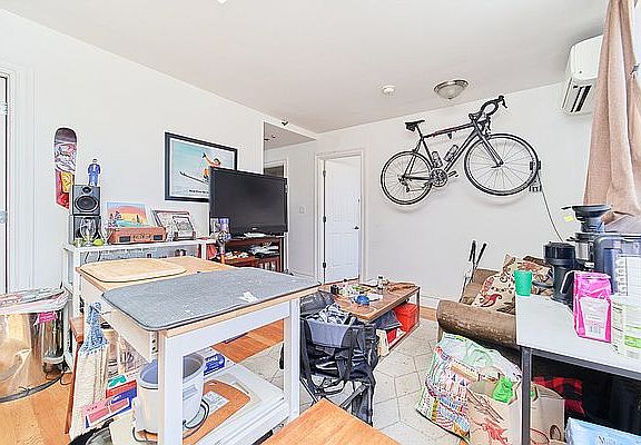 5th image of 333 E 9th St