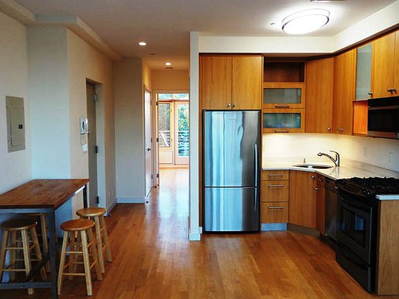 3rd image of 282 21st St #10