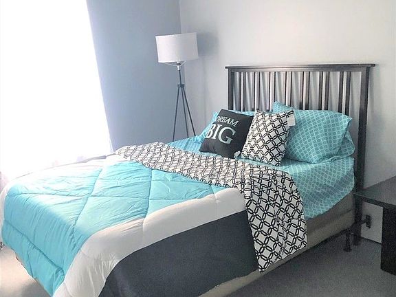 5th image of 572 Lexington Ave #1