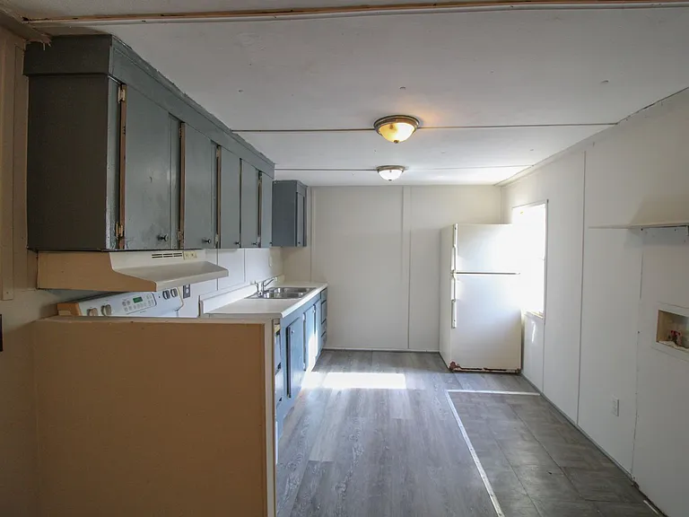 14 Simpson Rd — Photo 7