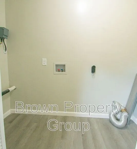 1401 Thelbert Dr — Photo 6