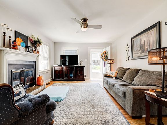 5th image of 421 E Highland Ct