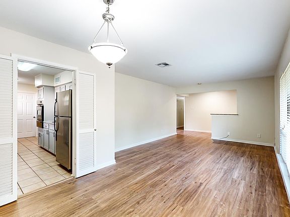 5th image of 10537 Royalwood Dr