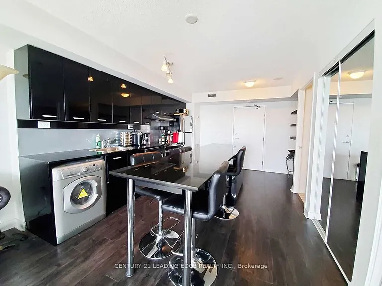 19 Singer Ct #625 — Photo 3