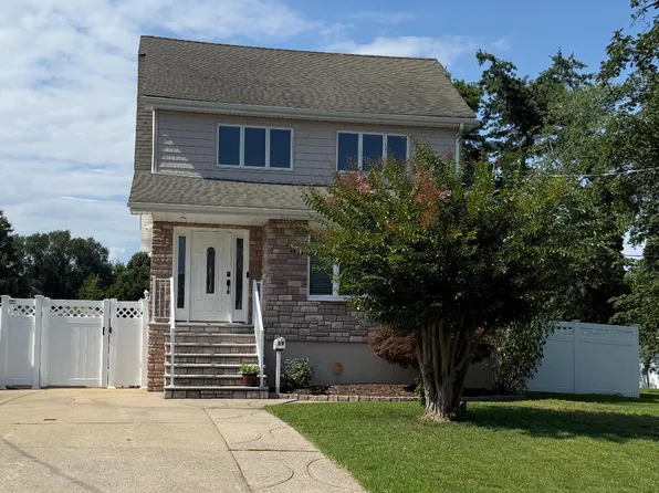29 Truman St, Staten Island, NY 10307