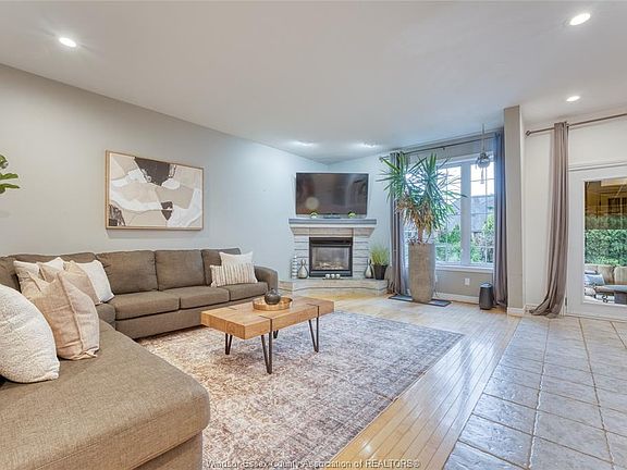 4th image of 937 Pavan St