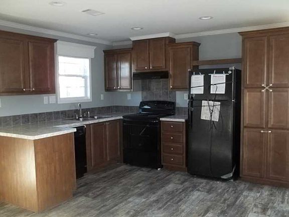 5th image of 906 Cardinal Dr