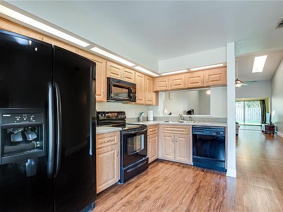 4th image of 2406 Timberline Dr