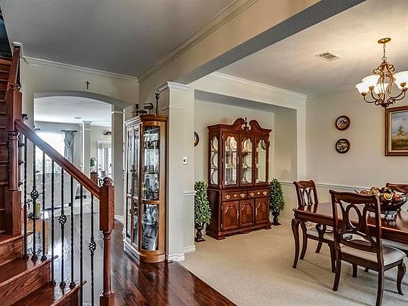 4th image of 8524 Robertson Dr