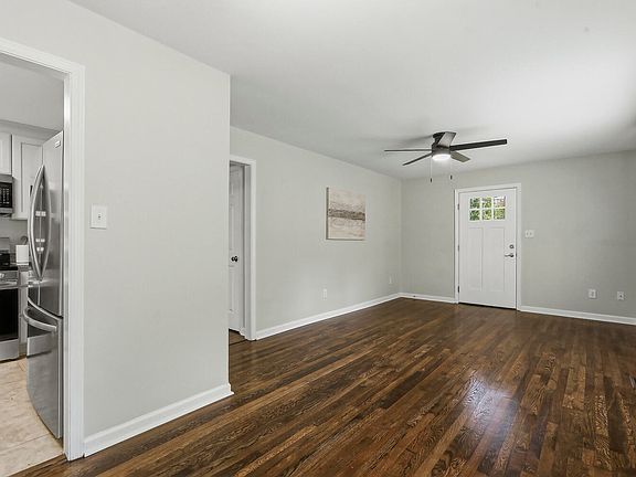 4th image of 2425 Derby Dr