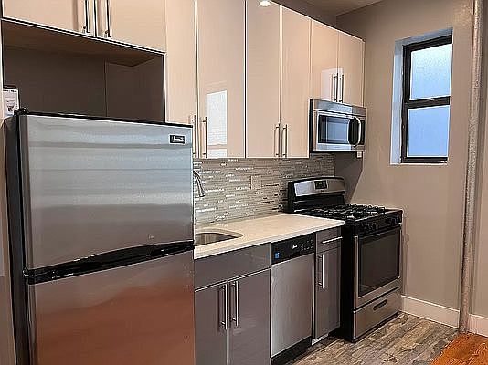 2nd image of 25 Fort Washington Ave #5DD