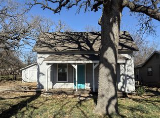 310 W Russell St, Weatherford, TX 76086