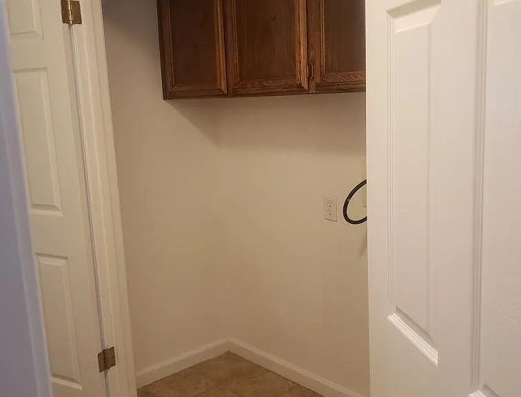 221 Medina Ct — Photo 10