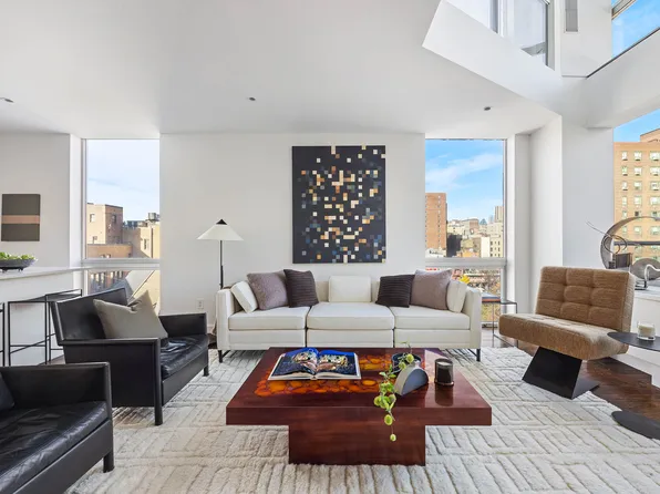 425 East 13th Street image 2 of 29