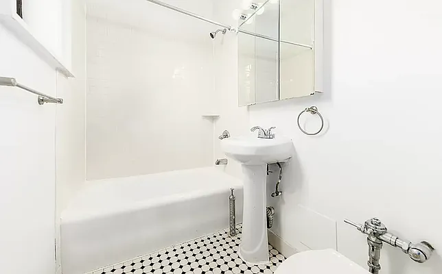 Rented by A&E Real Estate Management | media 5