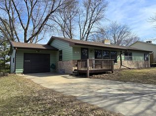 629 Olson Ave, Windom, MN 56101