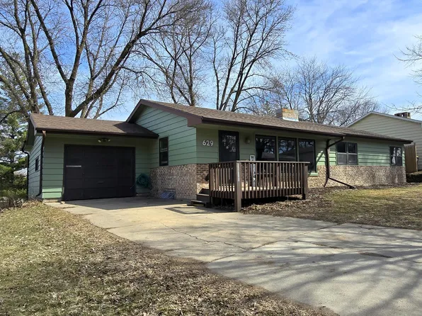 629 Olson Ave, Windom, MN 56101