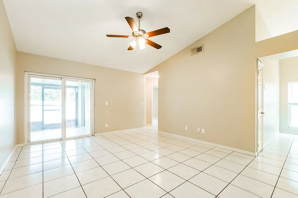 3 bed, 2.0 bath, 1547 sqft, $2,605 — Photo 3
