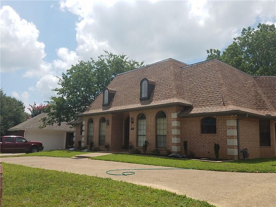 1st image of 913 Hemphill Dr