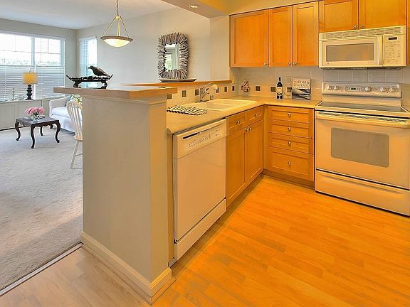 4th image of 1525 NW 57th St Unit 206