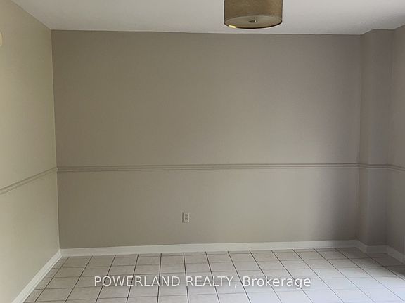 5th image of 2441 Strathmore Cres