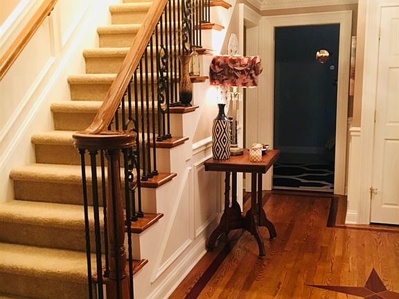 5th image of 1020 Saint James Ct