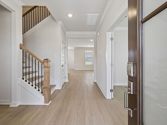 4th image of 2041 Daniel Johnson Way