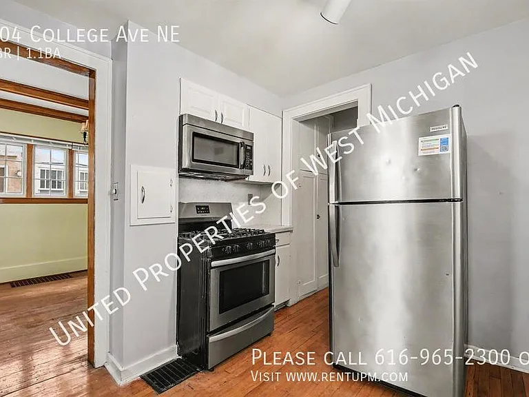 304 College Ave NE — Photo 10