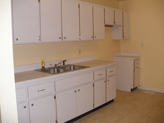3rd image of 4956 Princely Ave