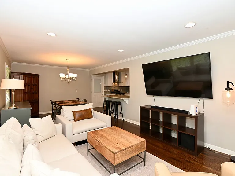 2260 Pinecliff Dr NE — Photo 4