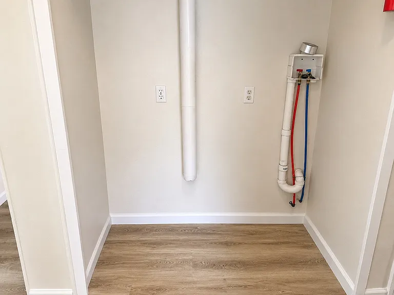 1206 Edinburg Ln — Photo 16