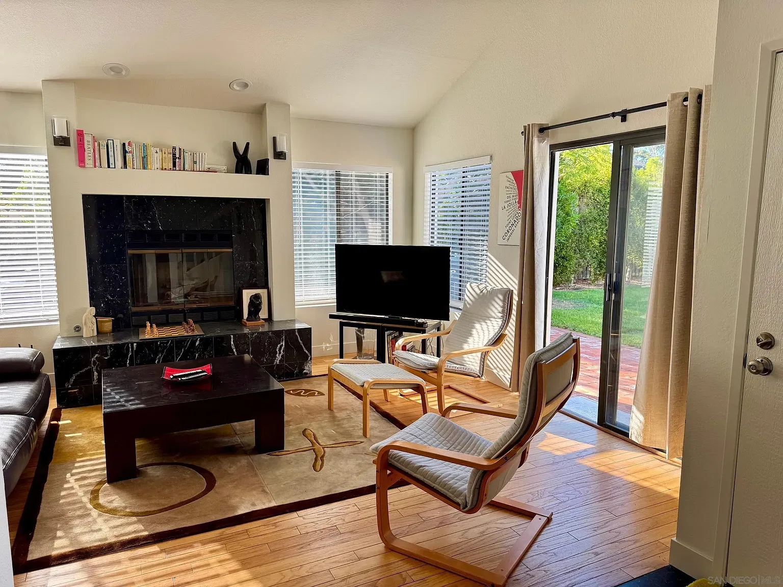 3 bed, 3.0 bath, 1549 sqft, $5,950 — Photo 3