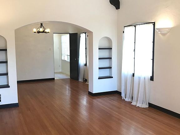 Living Rm to Dining Rm