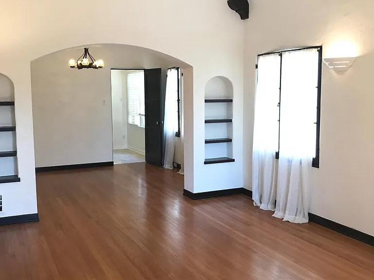 Living Rm to Dining Rm