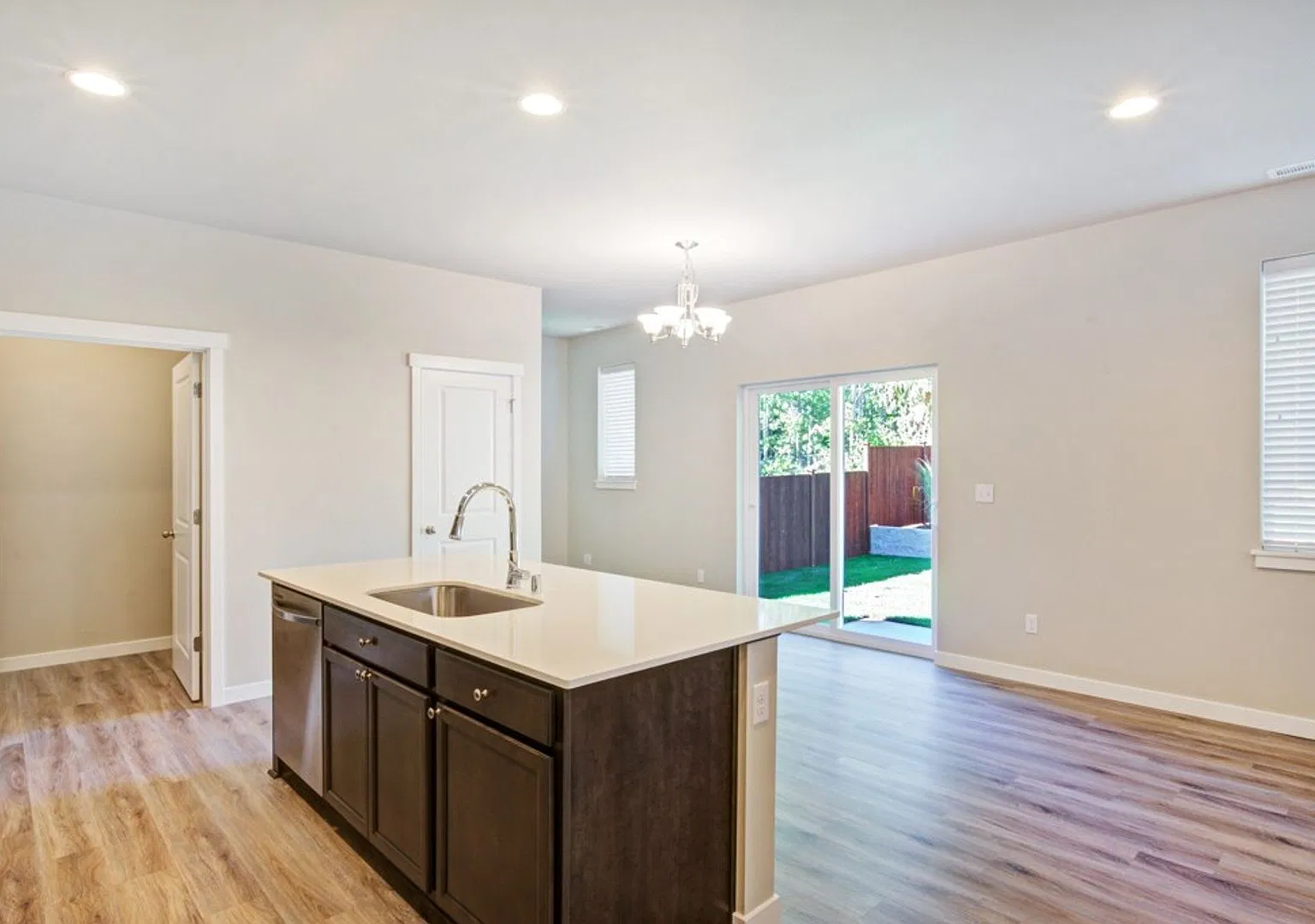 Newly Built 4bd 2.5ba in LSSD — Photo 2