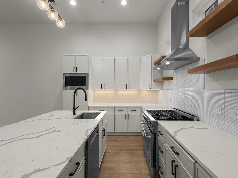 2203 Hondo Ave #303 — Photo 12