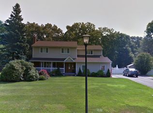 18 Capri Ct, Dix Hills, NY 11746