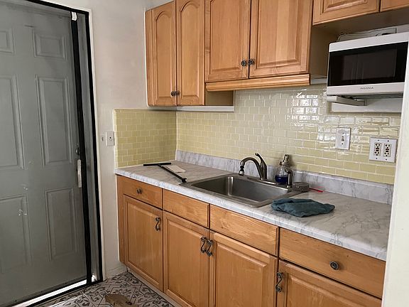 4th image of 808 Coconut Dr