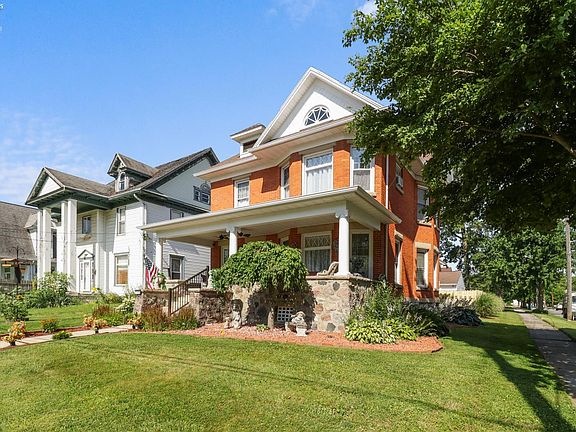 5th image of 135 Euclid Ave