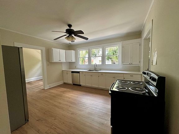 5th image of 1109 Slater St